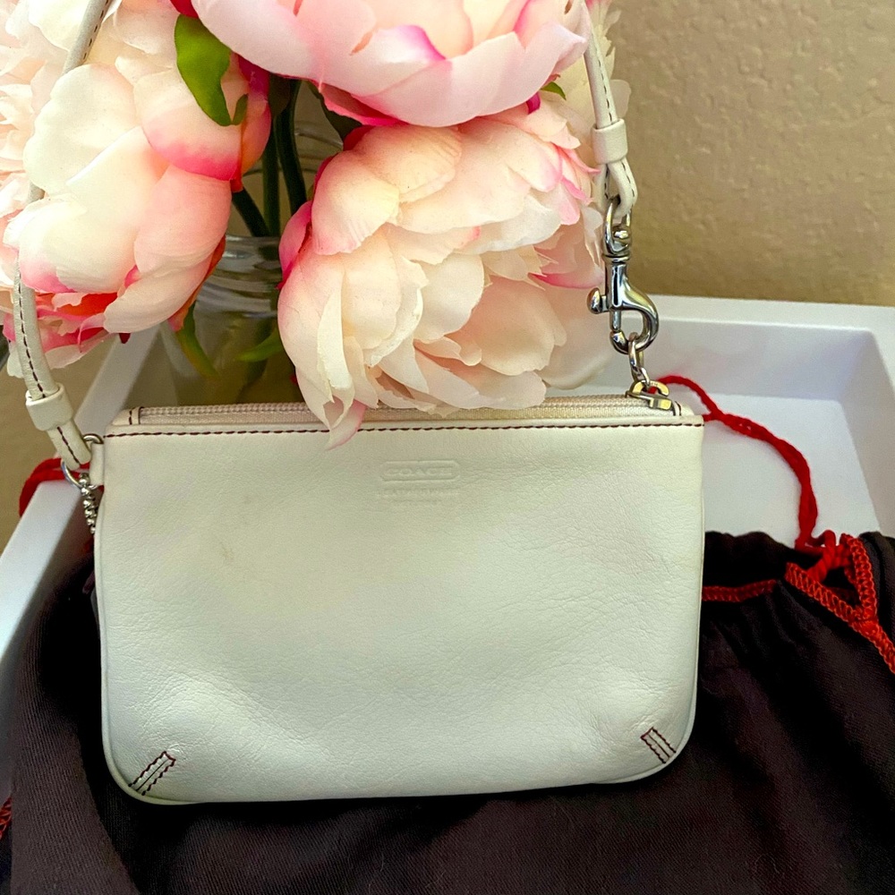 NWOT Coach wristlet